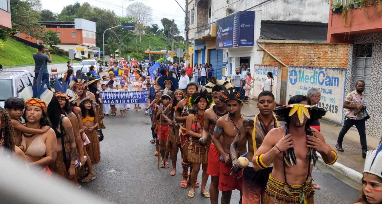 Camacã: Equipes da Gincana Cultural param a cidade com desfile no centro da cidade